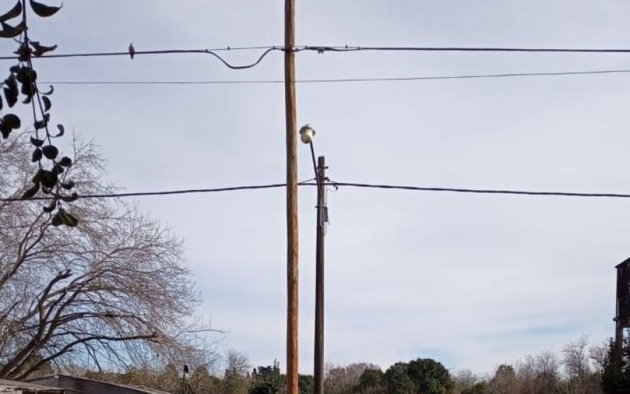 Vecinos de Villa Elisa reclaman por una cuadra totalmente a oscuras