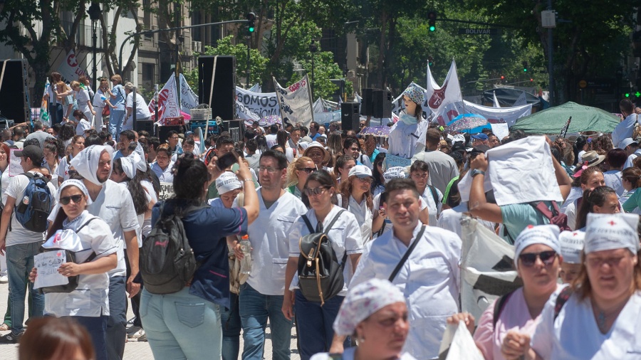 Los médicos van a marchar el jueves en reclamo de mejoras laborales: ”Reapertura de paritarias y desprecarización laboral”