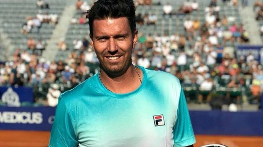 El ex tenista Juan Ignacio Chela fue operado de un aneurisma cerebral y se recupera en su casa