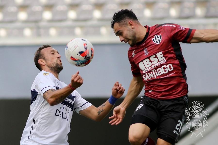 Gimnasia hizo el desgaste pero no pudo con Central Córdoba