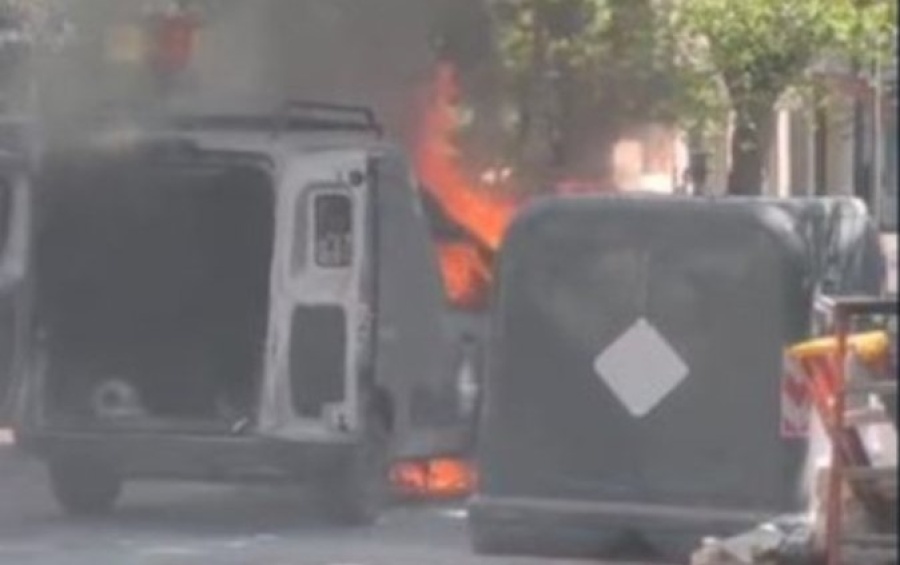 Susto y tensión en el centro de La Plata por el incendio de una camioneta