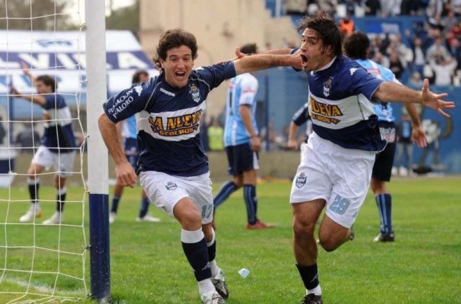 De poner en vilo el Bosque a cuidarlo: la inesperada visita a 14 años de la Promoción con Rafaela