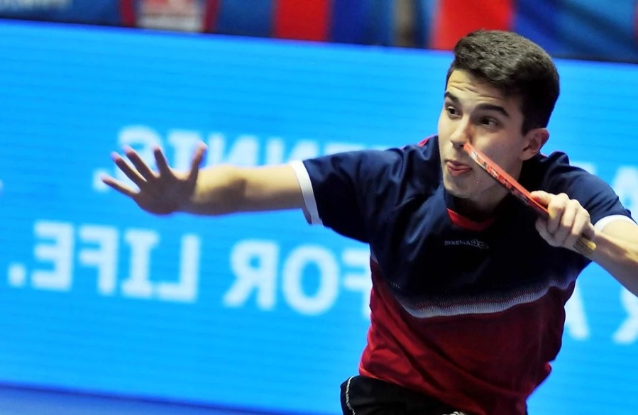 Desde La Plata hacia el mundo, la historia del joven que pasó las fronteras con el ping pong