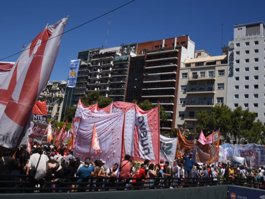 Así se vivió en imágenes el paro general con una multitudinaria movilización