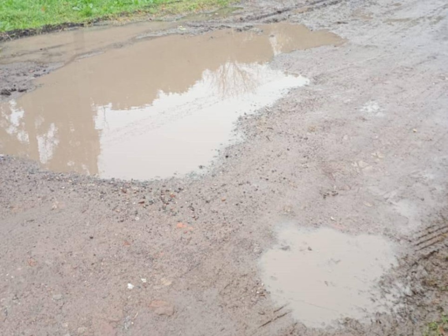 Vecinos reclaman arreglos por el mal estado de la calle 518