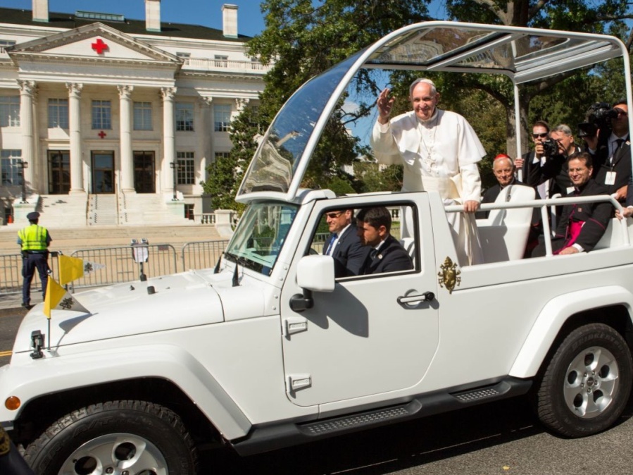A pedido de Francisco: El papamóvil se convertirá en una clínica infantil para los chicos de Gaza