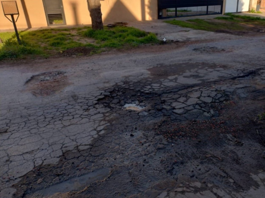 Denuncian el abandono de la calle 29 desde 527 hasta 530: Pozos, reclamos y ninguna respuesta