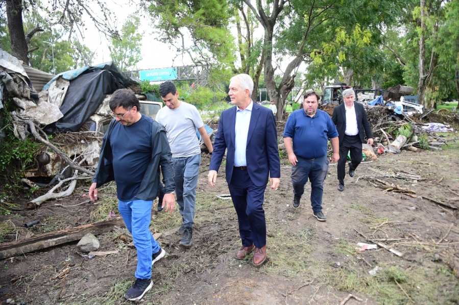 La Municipalidad de La Plata demolió una histórica construcción irregular que estaba en la bajada de la autopista