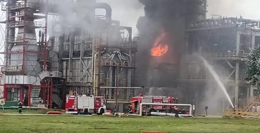 Alarma en Ensenada por un incendio en la destilería de YPF