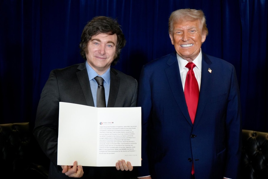 Javier Milei se reunió con Donald Trump en busca de un salvataje económico antes de las elecciones