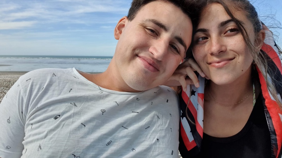 Para ayudar a sus papás con sus gastos facultativos lanzaron un inédito emprendimiento gastronómico en La Plata y son furor