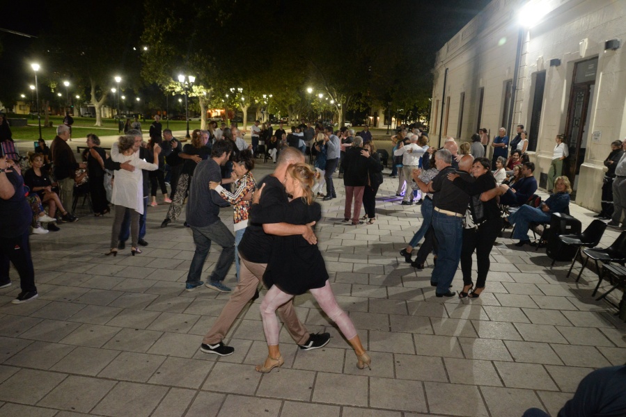 La pasión del tango vuelve a Plaza Malvinas: la invitación del Municipio de La Plata a los vecinos