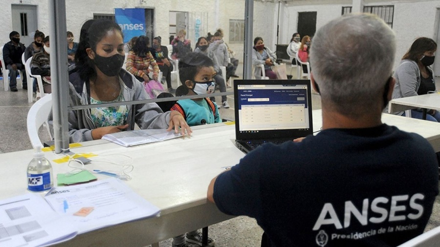 Los trabajadores estatales tendrán un aumento del 10% en su salario