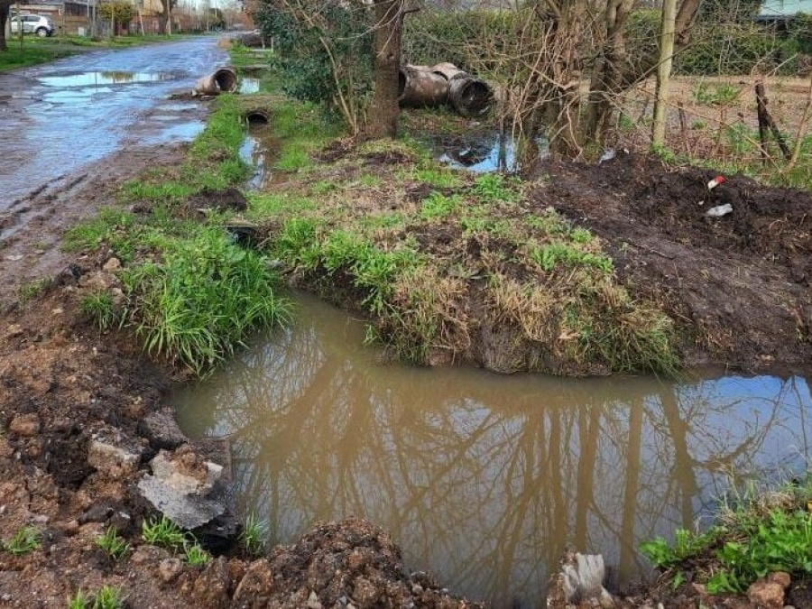 Denuncian el abandono de obras en 217 y 43: “Dejaron un desastre y con la lluvia es una mugre”