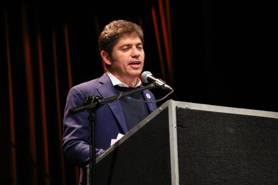 Kicillof cargo contra Milei por sus políticas contra la industria textil: “Se está viviendo una verdadera calamidad”