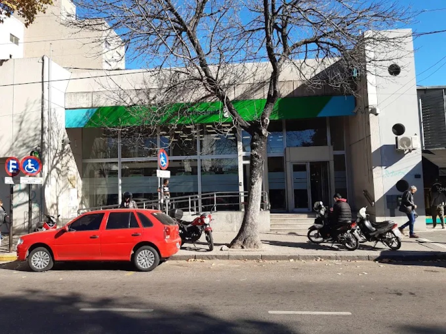 Detuvieron a tres hombres que estaban vandalizando en calles 1 y 60