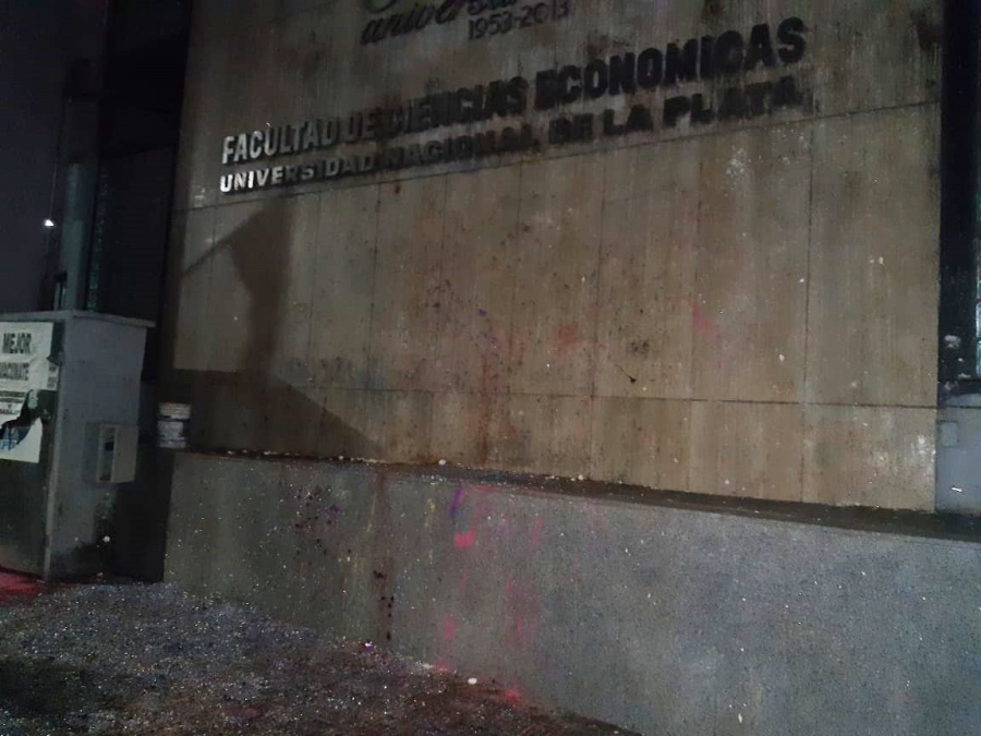 ”Son licenciados en mugrientos”: Vecinos de 6 y 48 están hartos de la suciedad que dejan algunos recibidos