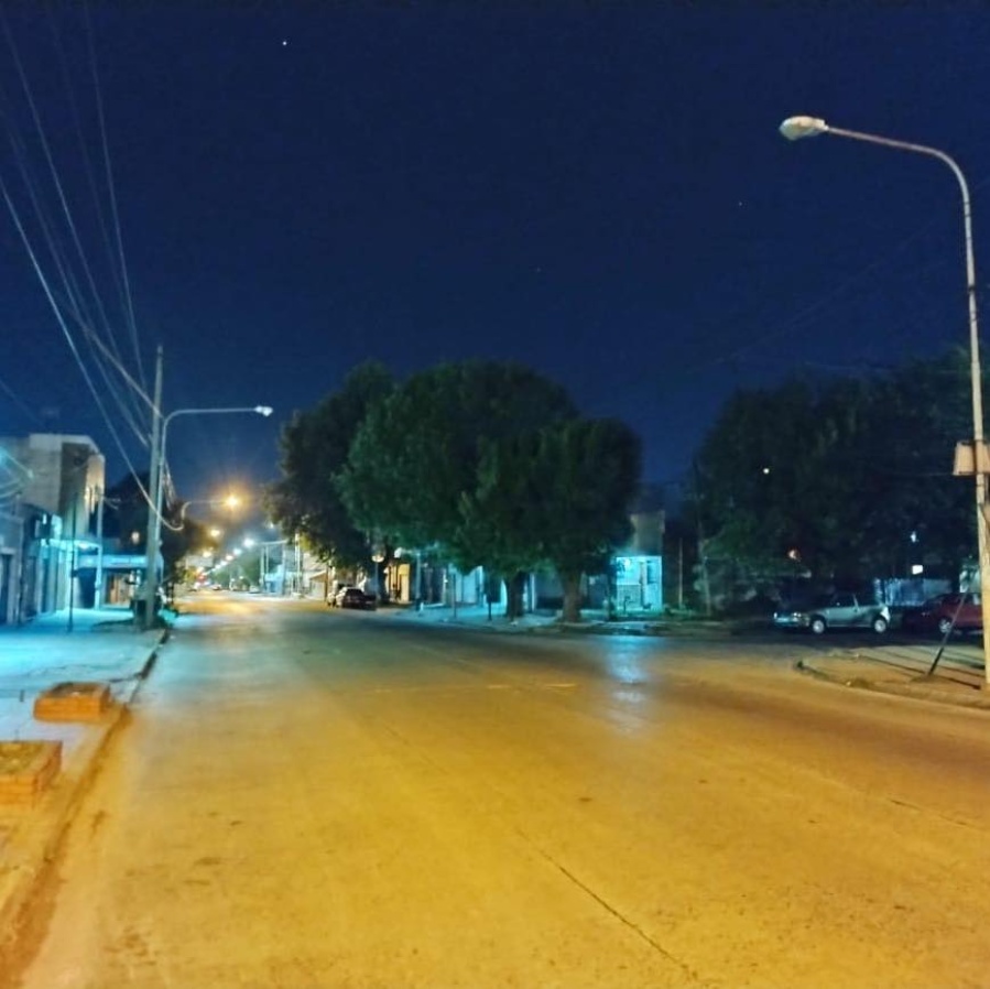 Vecinos de 122 y 73 reclaman la reparación y la falta de iluminarias en el límite con Berisso