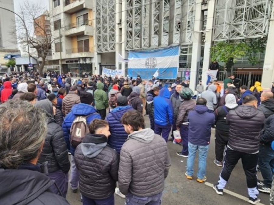 Trabajadores del Astillero Río Santiago marcharon en La Plata por salarios dignos, soberanía y trabajo