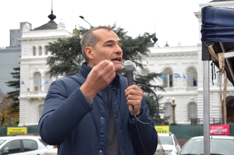 Escudero celebró el 25 de mayo con pastelitos y chocolate: ”Es el último año que el neoliberalismo va a gobernar la ciudad”