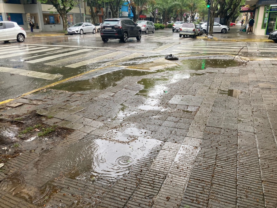 Vecinos de calle 13 se quejan por por el ”pésimo” estado de las veredas