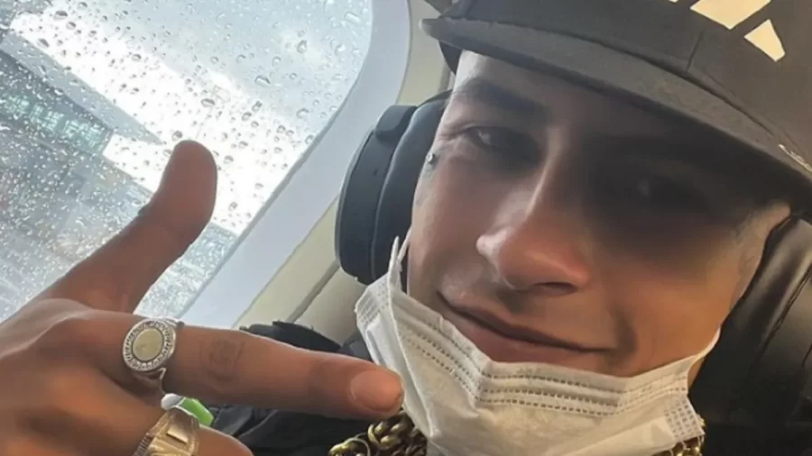 L-gante hizo una fuerte denuncia por discriminación en un aeropuerto de Berlín: ”Hizo todo lo posible para no dejarnos volar”