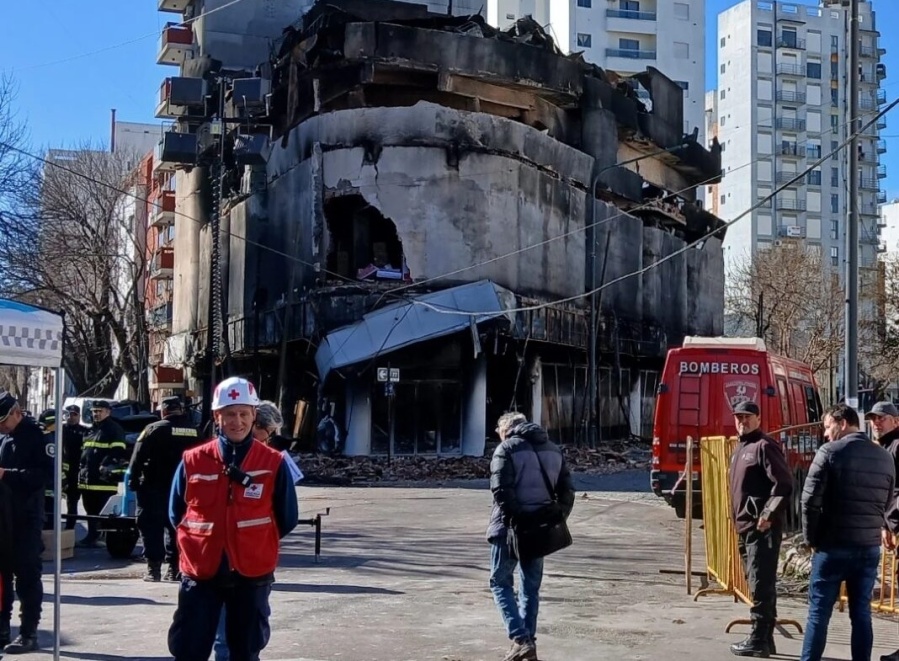 A cinco días del incendio en La Plata, vuelve a la normalidad la zona mientras avanza la investigación