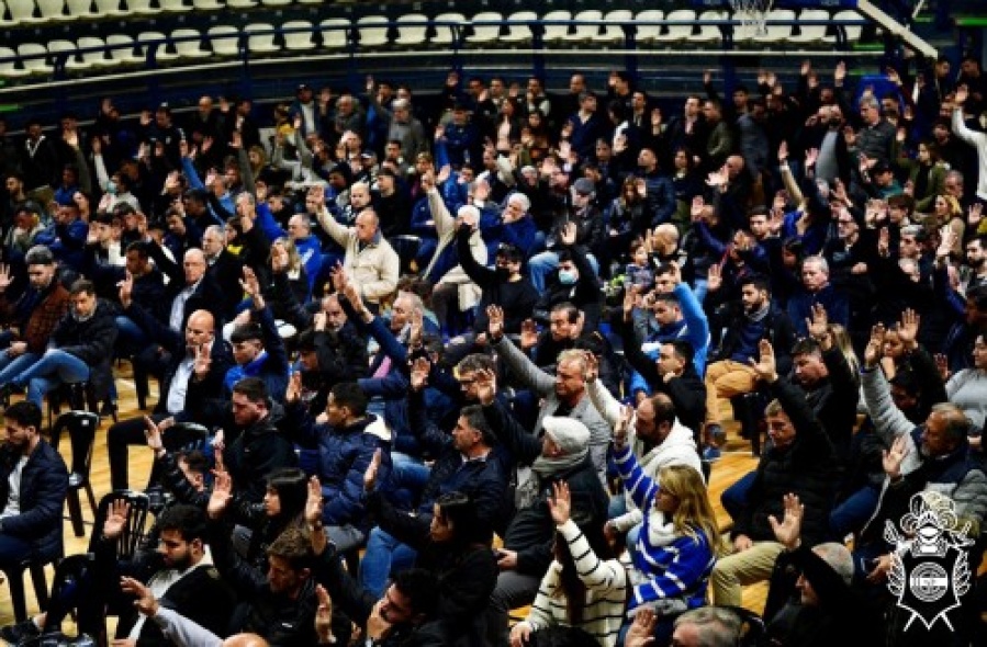 La insólita situación de un candidato: hizo campaña, rompió una alianza desde Qatar y ahora pide unidad