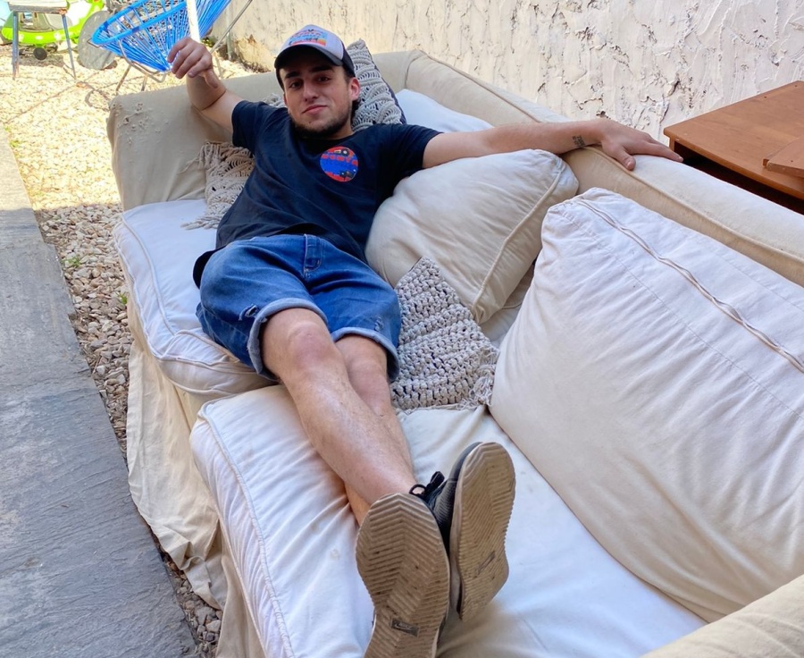 “Te compramos lo que ya no usás, te vendemos lo que necesitas”: tres jóvenes platenses y el furor de su emprendimiento