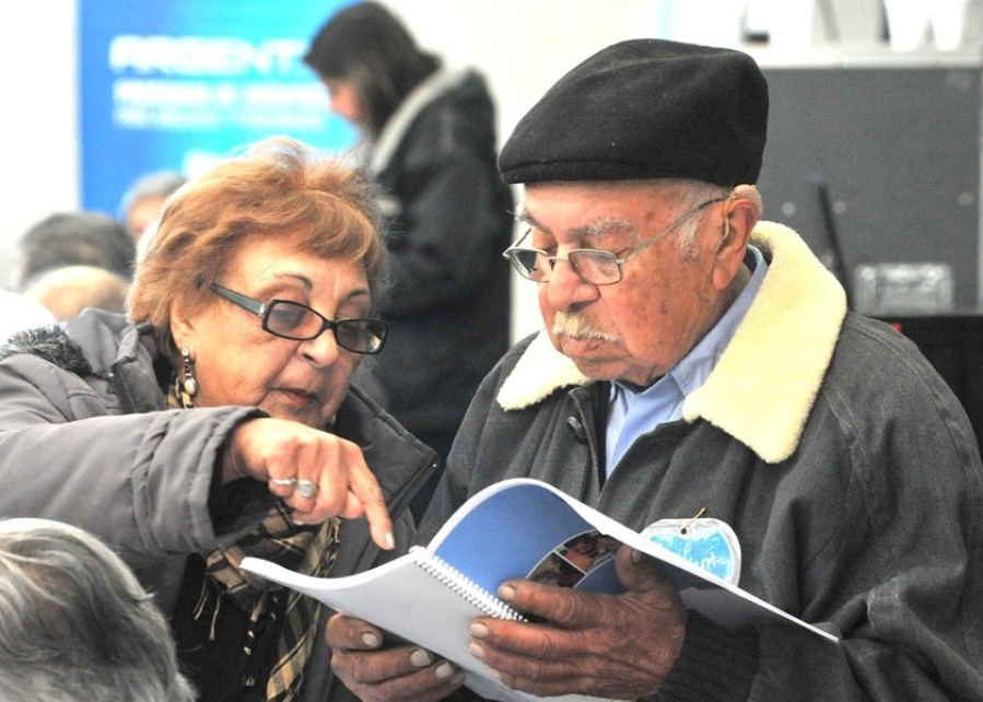 El Gobierno anunció un aumento del 20,87% para jubilados a partir de diciembre y un refuerzo de 55 mil pesos