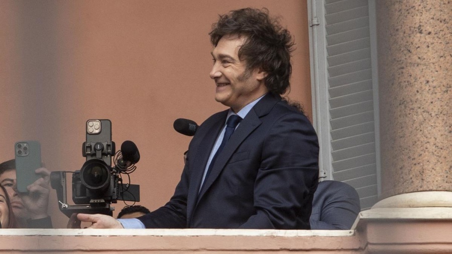 Milei dijo que si la inflación sigue a la baja reducirá al 1% mensual la suba del dólar oficial