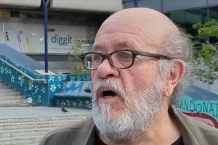 Un jubilado confesó el insólito motivo por el que se peleó con su esposa y fue viral: ”Me comí unos panchos y se pudrió todo”