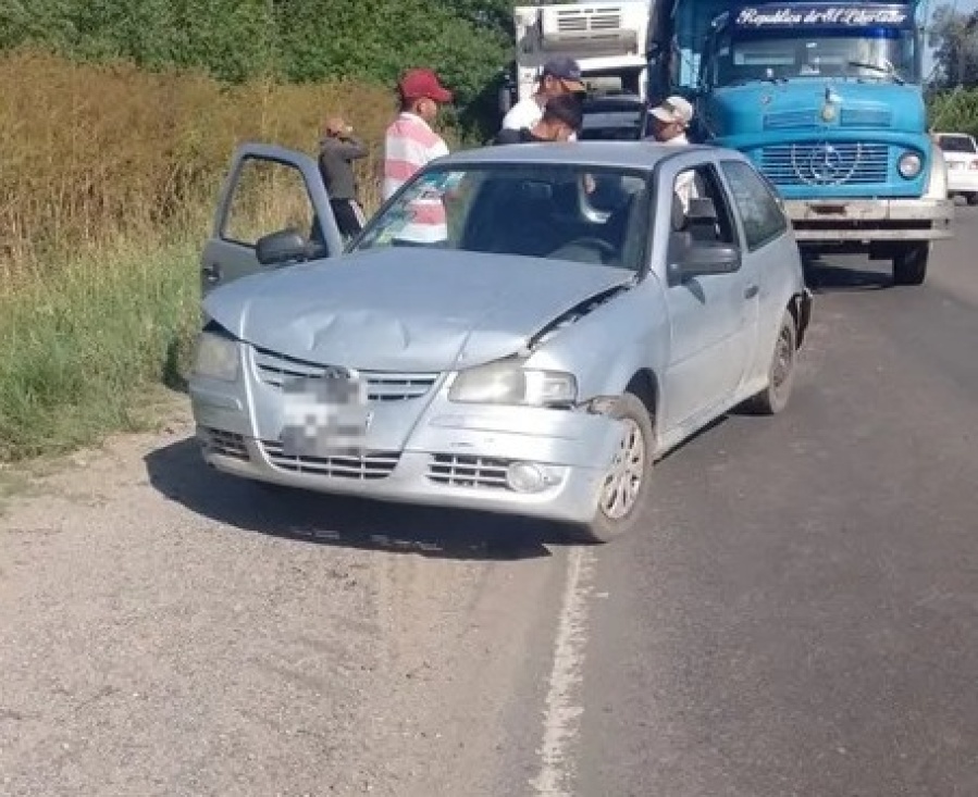 Dos camiones y tres autos protagonizaron un brutal choque múltiple en La Plata