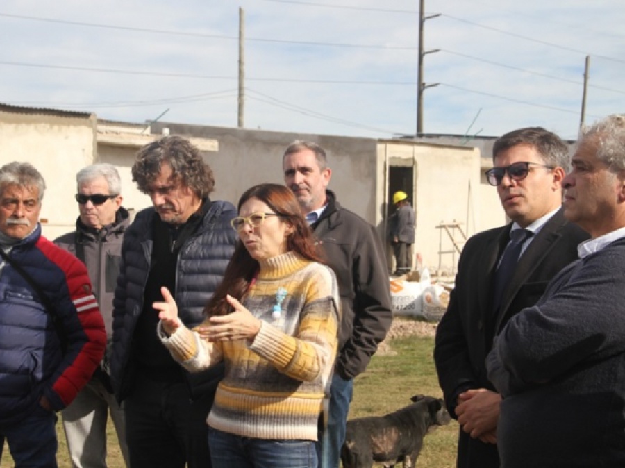 Batakis y Pérez Teruel recorrieron la construcción de 42 casas en Romero: ”Trabajamos por un Estado que sortea obstáculos”