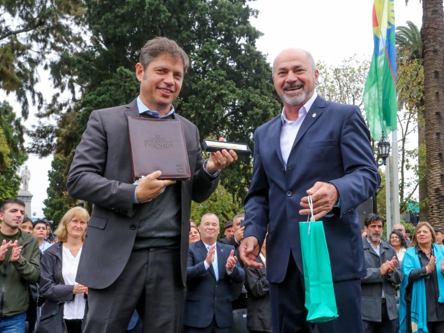 Kicillof y Secco en el acto por el aniversario de Ensenada: ”Tenemos que estar en la calle más organizados que nunca”