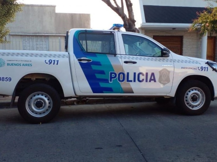 Le quisieron robar la moto, hizo sonar la bocina y los ladrones huyeron