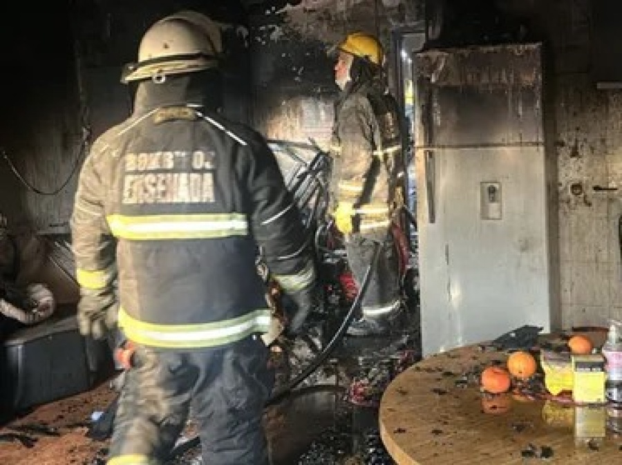 Tres menores envueltos en un gran incendio en Ensenada