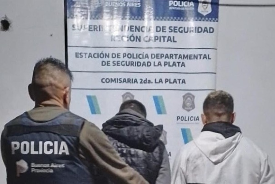 Detuvieron a dos jóvenes que trepaban por los balcones para robar en La Plata: les incautaron dos bicicletas