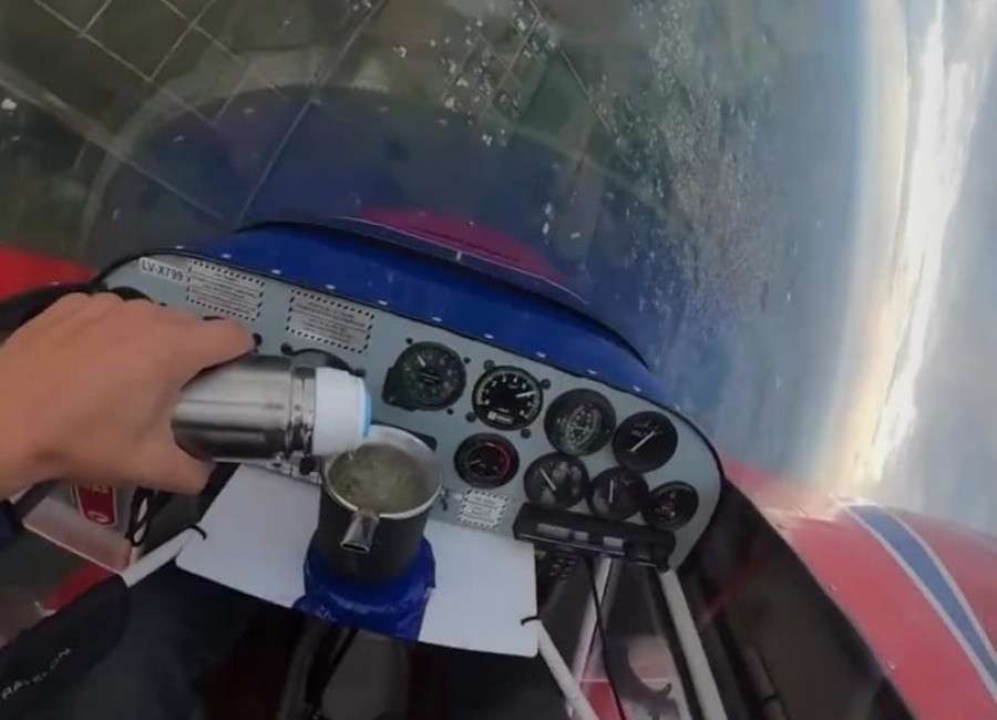 “Más argentino no se consigue”: el espectacular video de un piloto en pleno vuelo