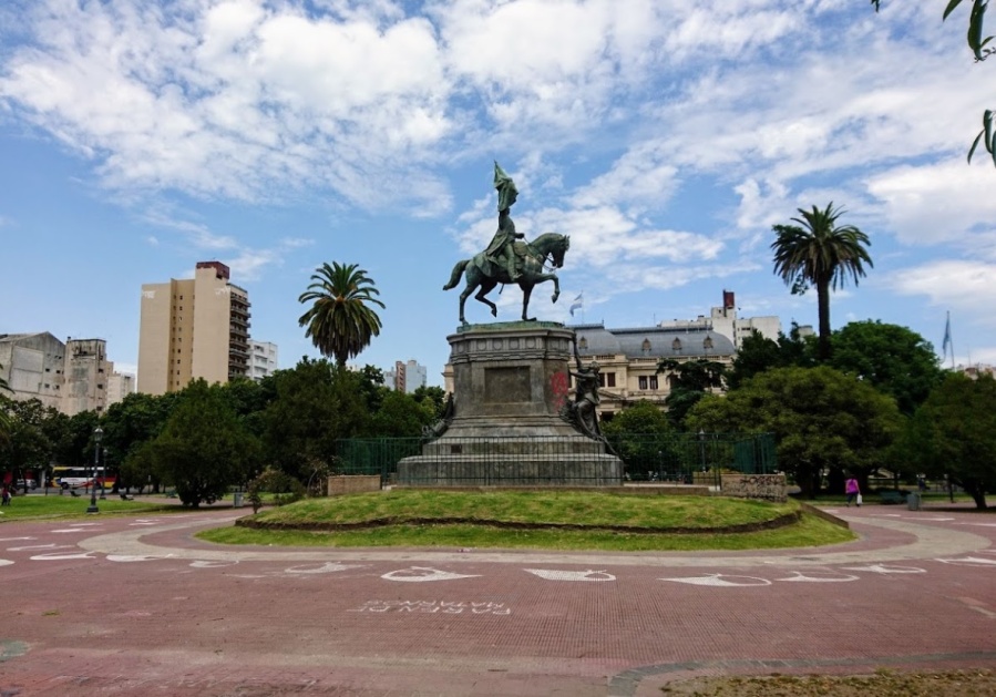 La calle 6 pasará a llamarse ”Madres y Abuelas de la Plaza” en un tramo muy especial de la historia de La Plata