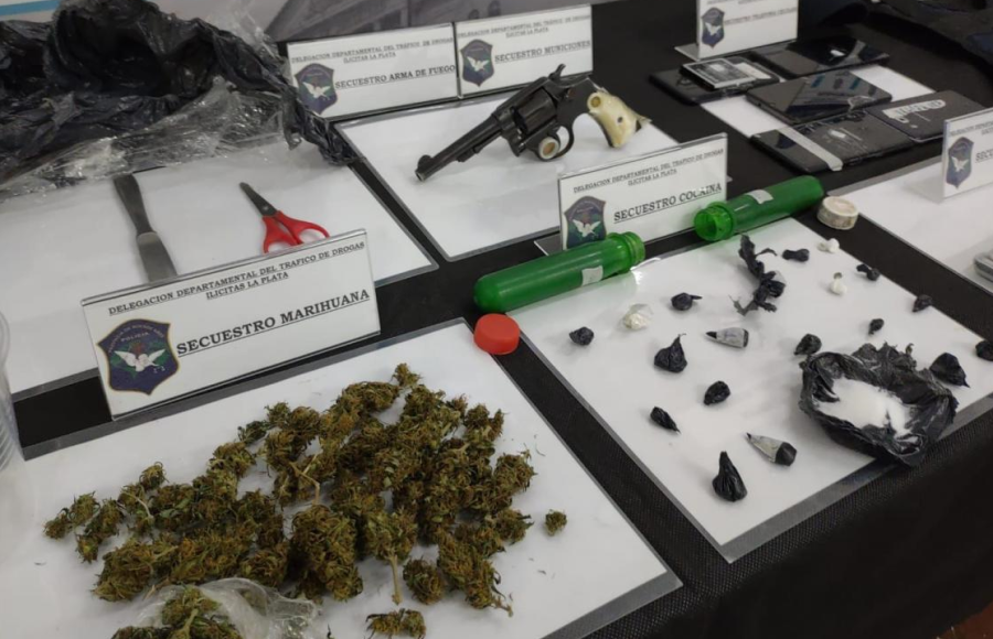 Desbarataron una banda en Villa Elvira que se dedicaba a vender droga