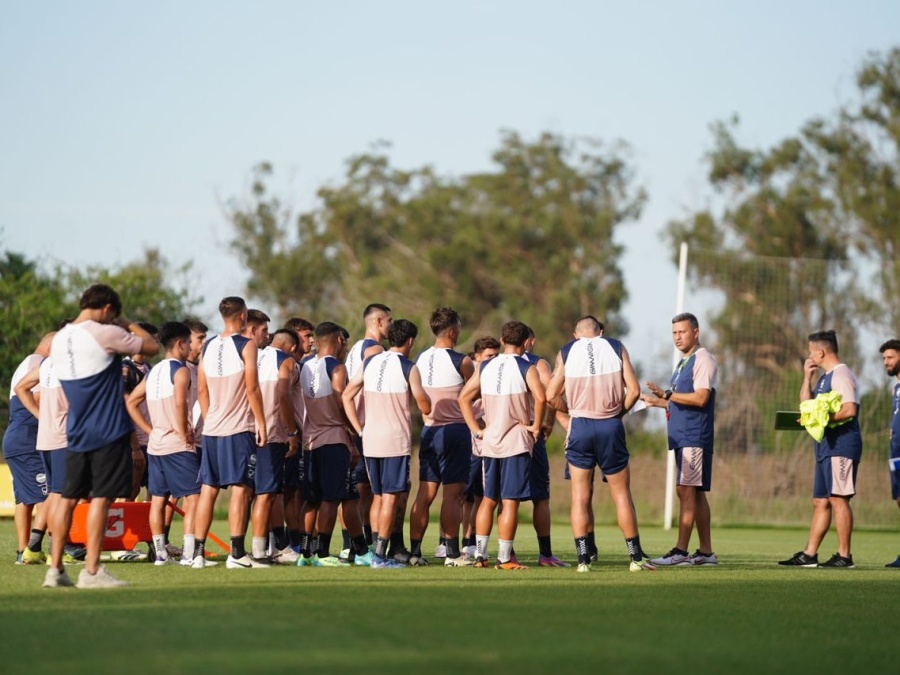 Flores sigue tomando decisiones fuertes en Gimnasia: ¿A quién marginó y qué jugador tendrá su primera vez?