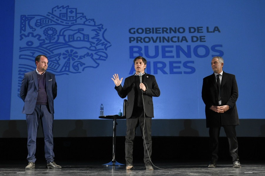 ”Escuelas a la Obra” y entrega de escrituras, Axel Kicillof recorre la provincia