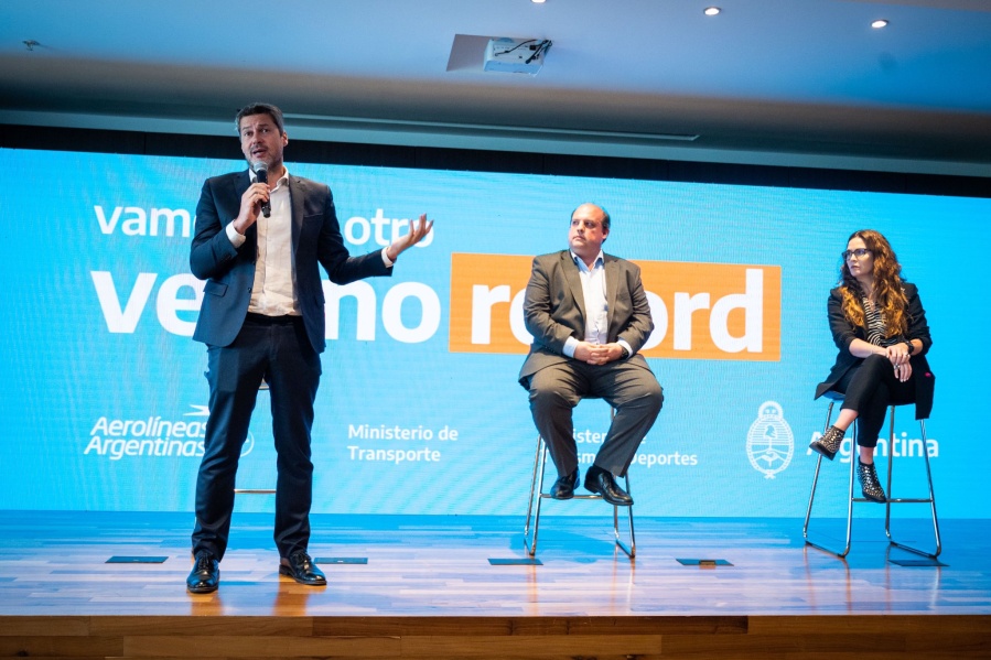 El Gobierno presentó oficialmente la temporada de verano: estiman que lleguen dos millones y medio de turistas