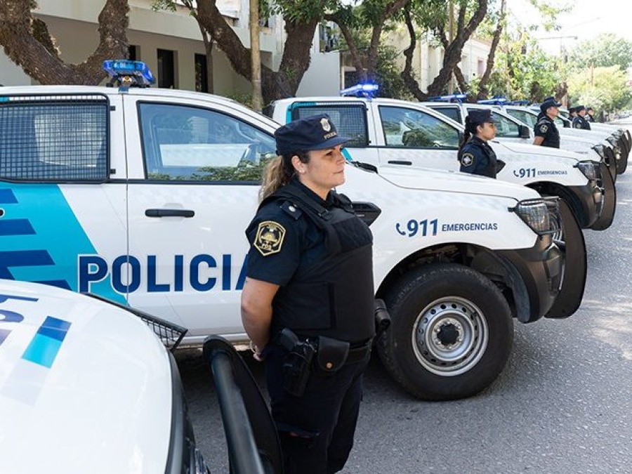 Una policía platense denunció que su compañera le robó la tarjeta de crédito y gastó más de 200 mil pesos: ”Por necesidad”