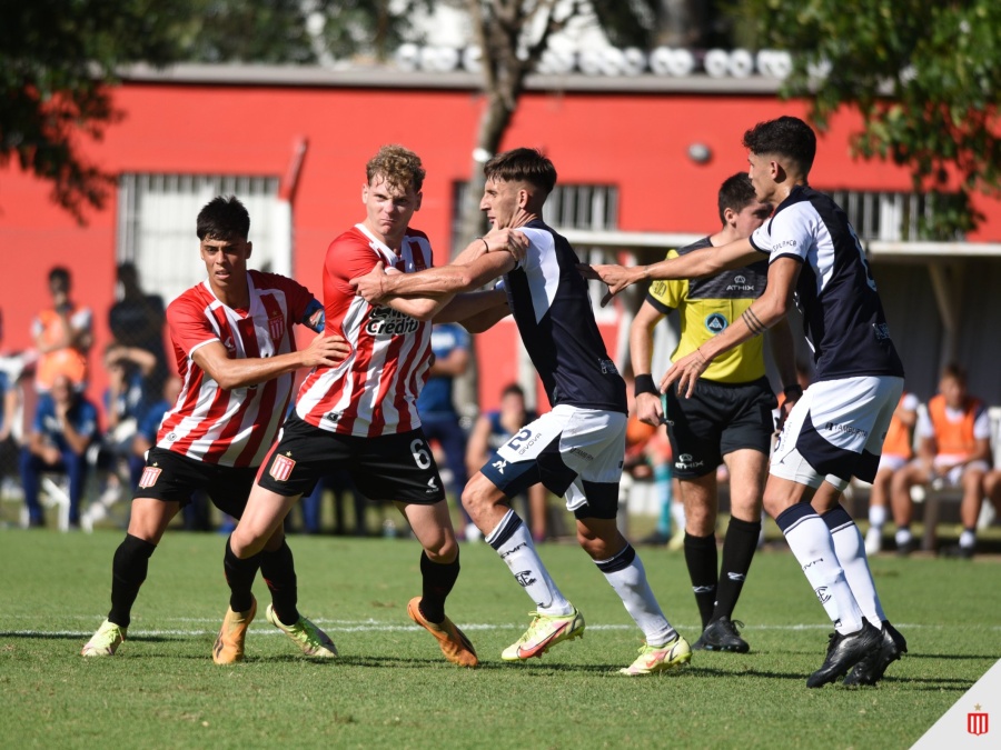 Estudiantes se quedó con el clásico de reserva y es el único puntero