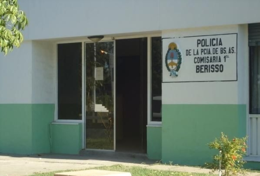 Un detenido falleció en la puerta de una comisaría en Berisso