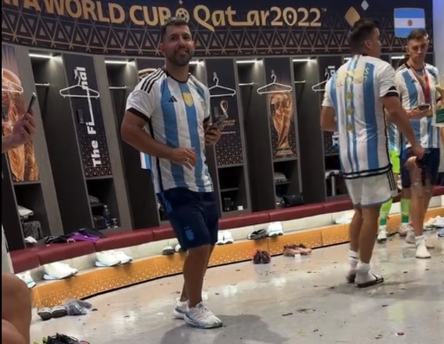 Baila el Kun y De Paul hizo un pedido en pleno vivo de Instagram: ”Los que me tiraron mie...”