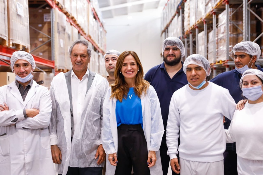 Tras confirmar que será candidata a Gobernadora, Tolosa Paz recorrió una empresa bonaerense junto a Scioli