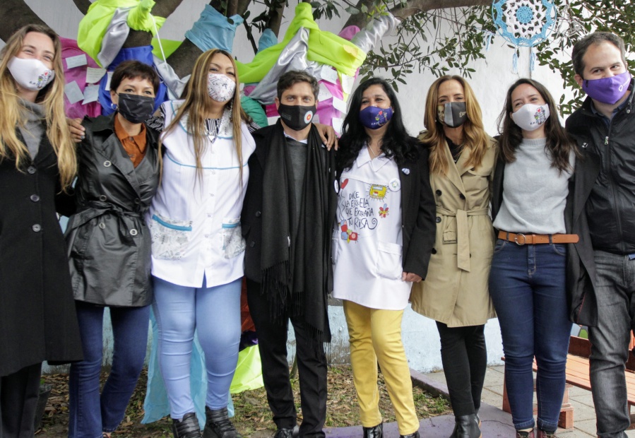 Kicillof recorrió las obras de refacción integral de un edificio escolar en Quilmes